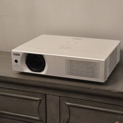 Sanyo Projector 3800 LUMENS PROJECTOR!! Full HD. Model SPLC-WXU700A