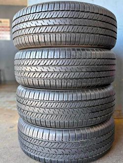 🎃 225 65 17 Bridgestone tires Con 80% de Vida Las 4