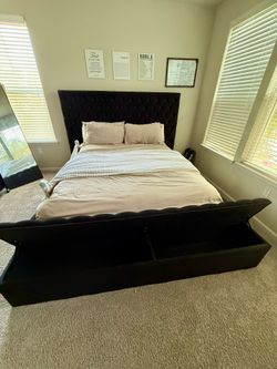 Queen Size Upholstered Platform bed with storage