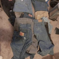 Levi n wrangler cargo  jeans  some new 40×30 to 42 ×30  $7 or the whole 100 for lot about abot 20  or more jeans 