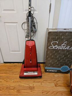 New Cond COMMERCIAL SANITAIR VACUUM. With AMAZING POWER SUCTION. WORKS EXCELLENT   In The Box Baglesd