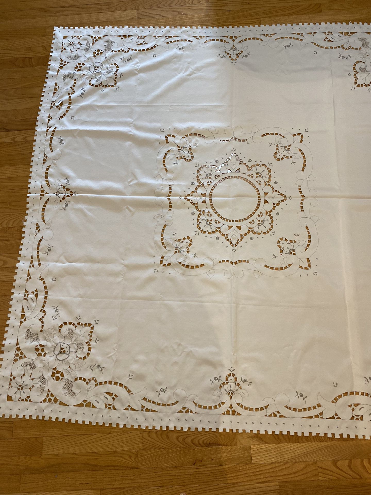 Table cloth 69”x69
