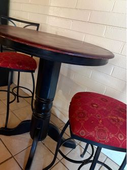 Small high top table & 2chairs