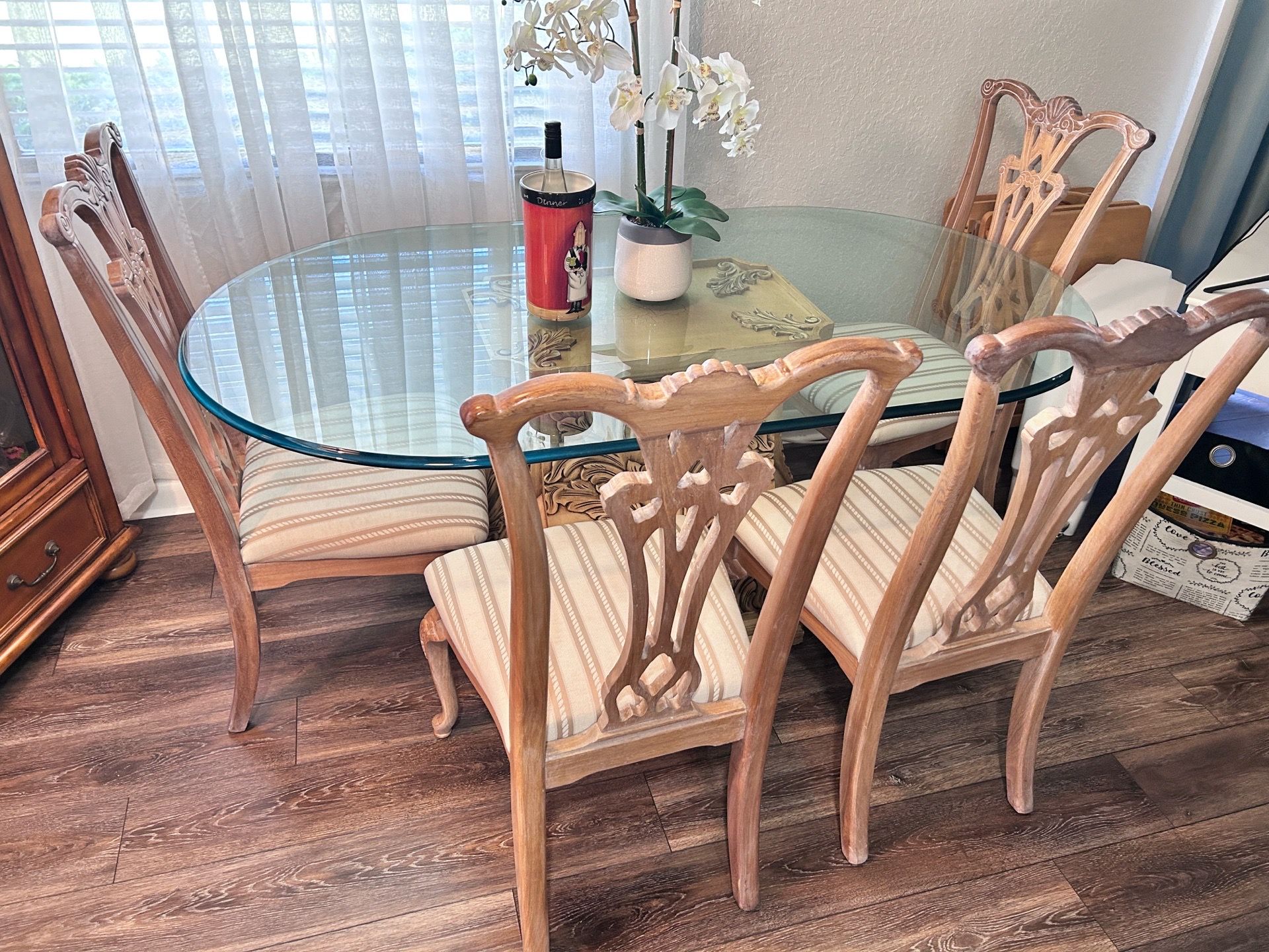 6 piece Dining set and curio