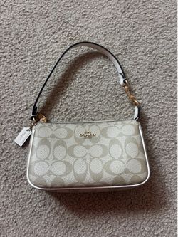 Coach Nolita 19
