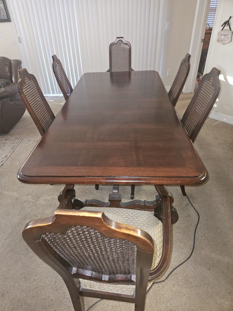 Dining Room Table With 8 Chairs