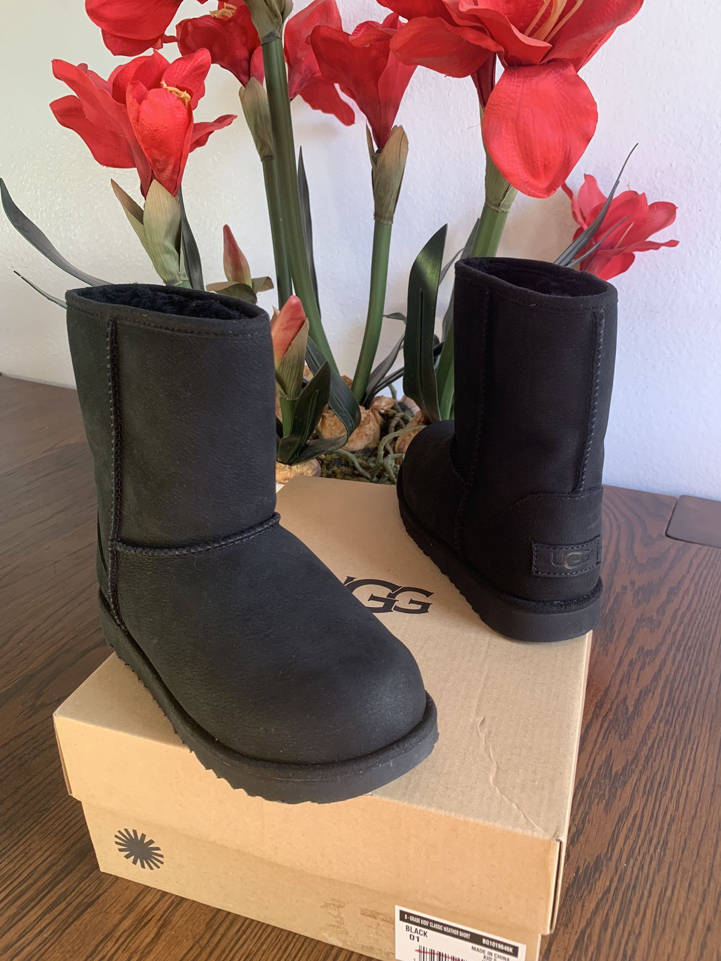 💦New Girl Waterproof UGG Boots Size:1Y 💦Botas UGG Nuevas De Niña Talla:1Y Oxnard, CA 93033 $75
