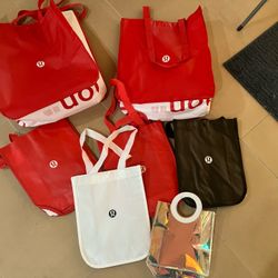 Lululemon Bags And Stadium Bag All For $5