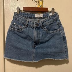 COTTON ON SKIRT  35$  SIZE 4