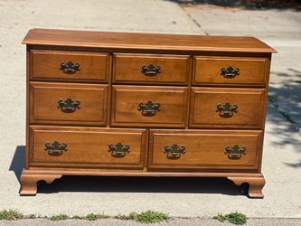 Kling 8 drawer maple dresser