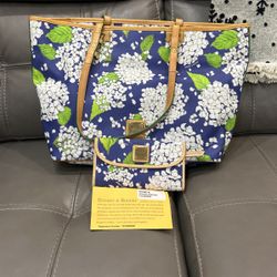 Dooney & Bourke Purse