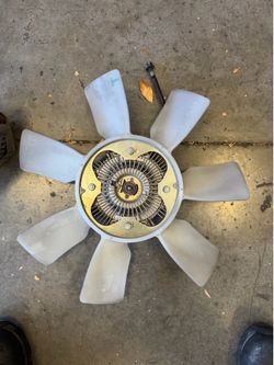 Fan with fan clutch