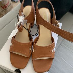 Liz Claiborne Tan Sandals
