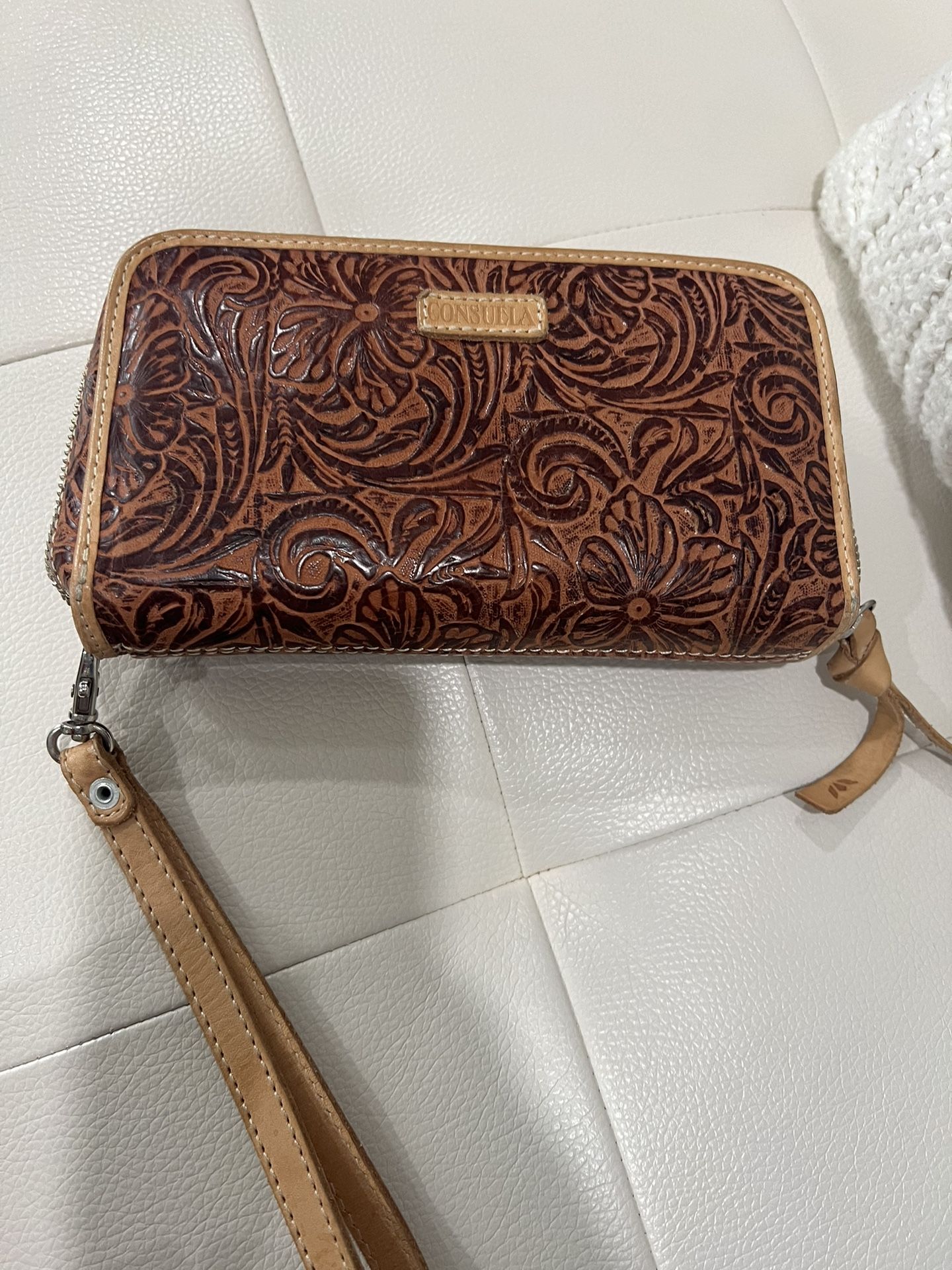 Consuela Wallet