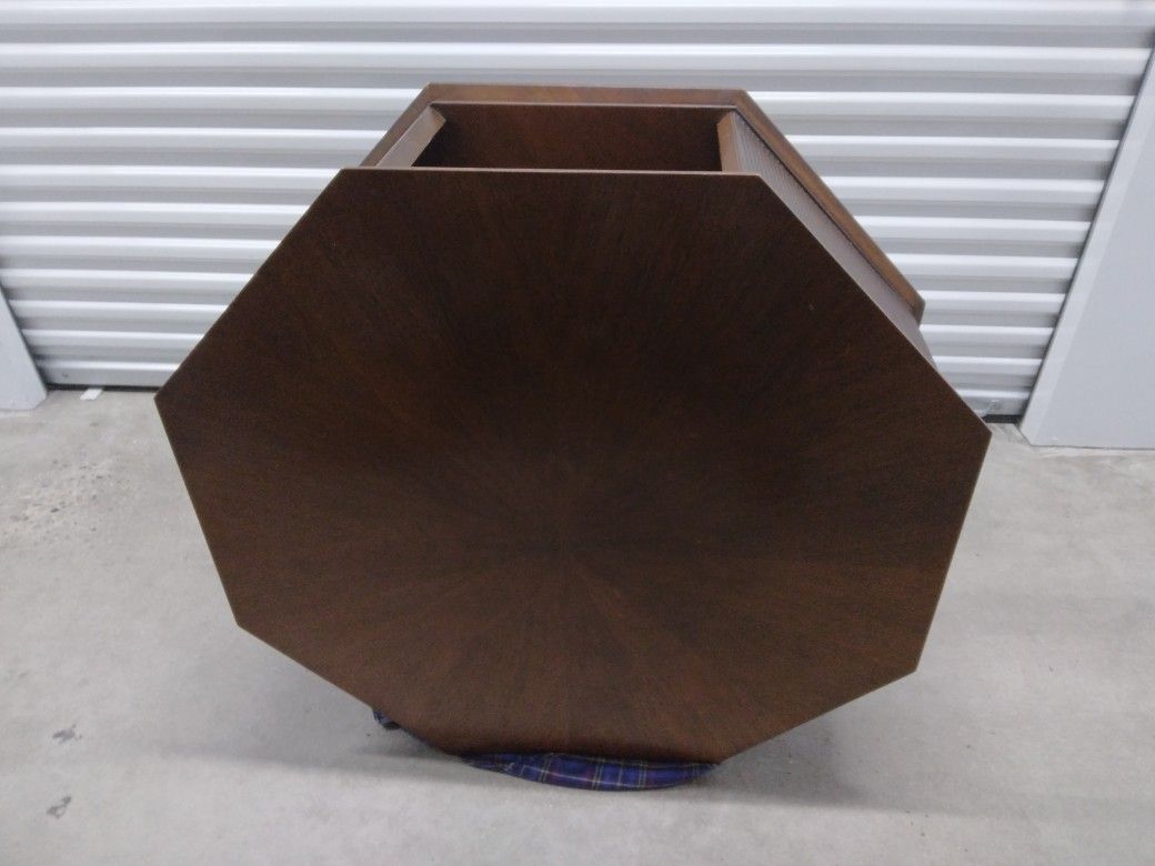 LANE WALNUT COFFEE TABLE