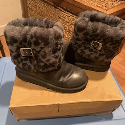 In Good Used Condition Girls Uggs Size 4