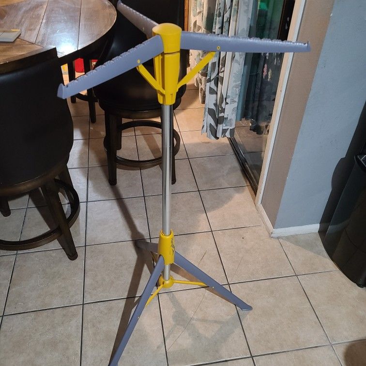 HANGAWAY CLOTHES HANGER 15$