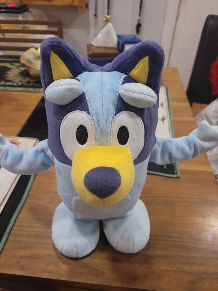 Singing  dancing bluey