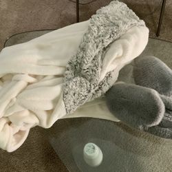 Nice Warm Cozy Robe Medium 