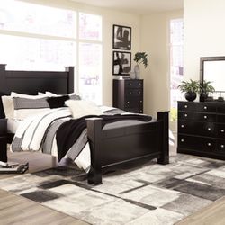Signature Design by Ashley Mirlotown Poster Bed 5 pc. Bedroom Set