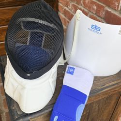 Blue Gauntle 6 Pc Set Fencing Sport youth Size  M Size 40. 