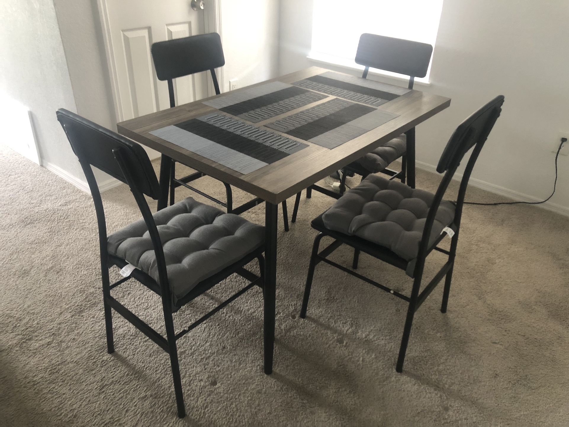 Kitchen Table With 4 Chairs