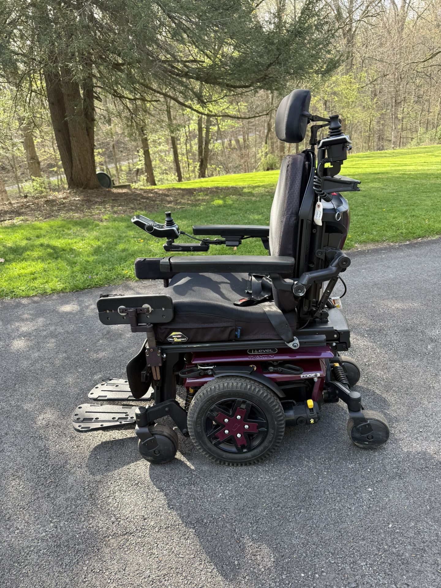 LIKE NEW POWER WHERLCHAIR - QUANTUM EDGE 3