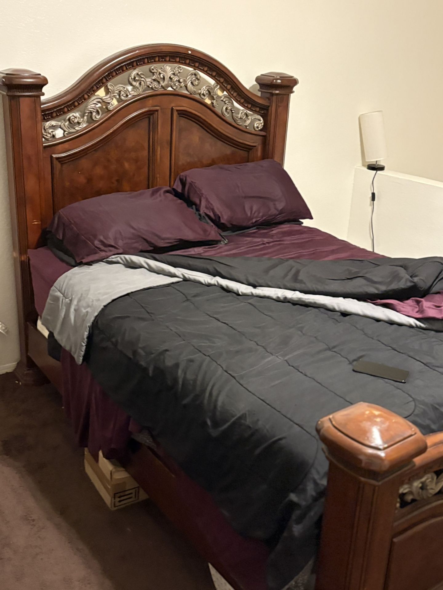 Queen Bed Set For You !!!