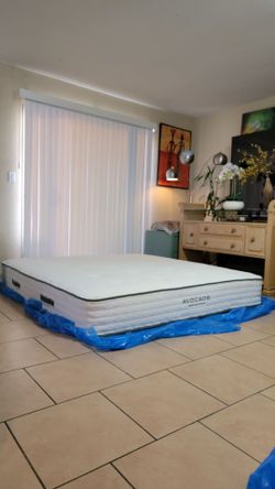 NEW KING SIZE AVOCADO GREEN MATTRESS FOR SALE! IN EXCELLENT CONDITION, GREAT DEAL!! FREE DELIVERY