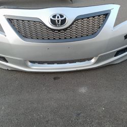 2007-2010 Toyota Camry Complete Front Bumper With All The Accessories Oem. 