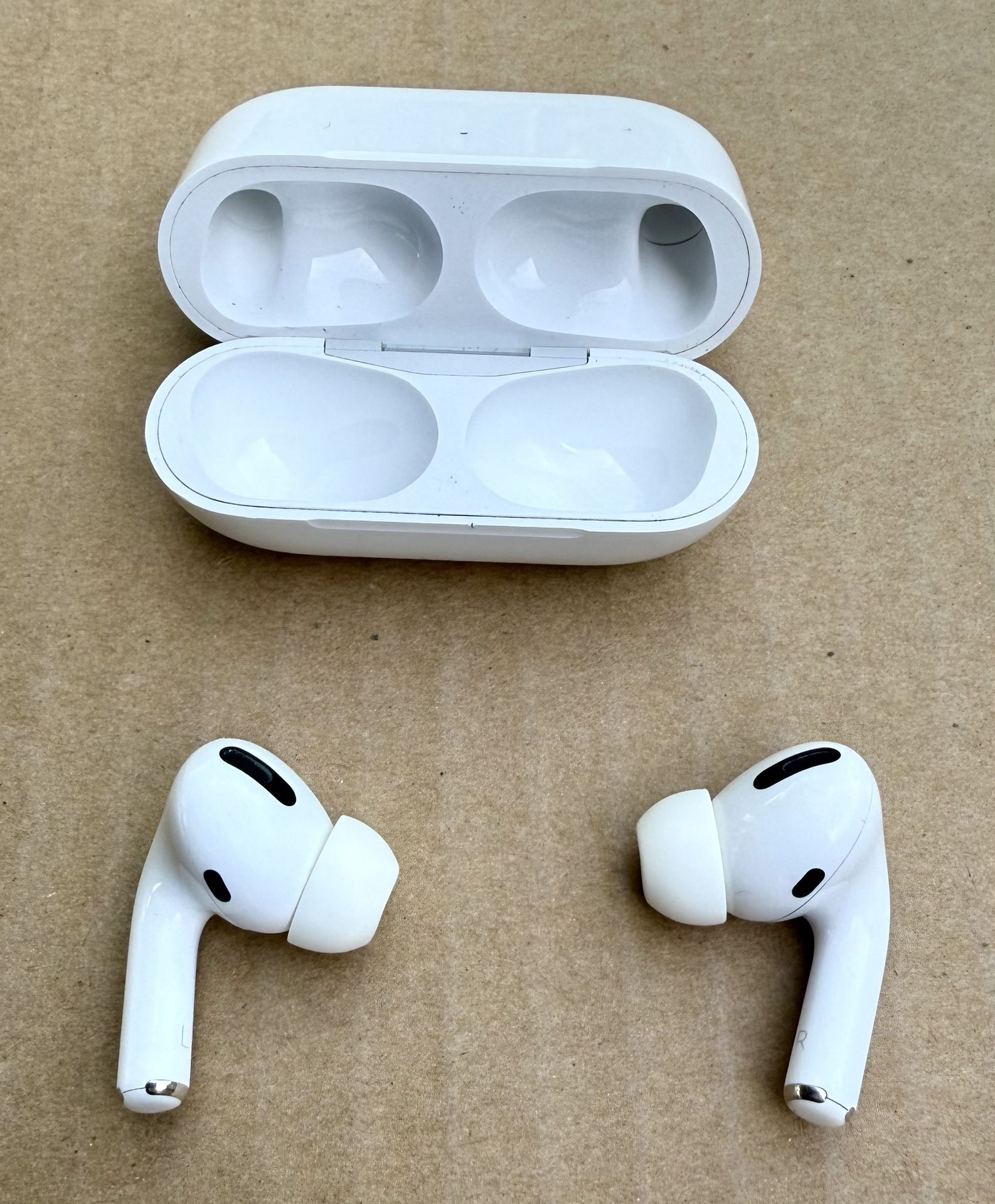 Apple AirPods Pro 1st Generation with MagSafe Wireless Charging Case