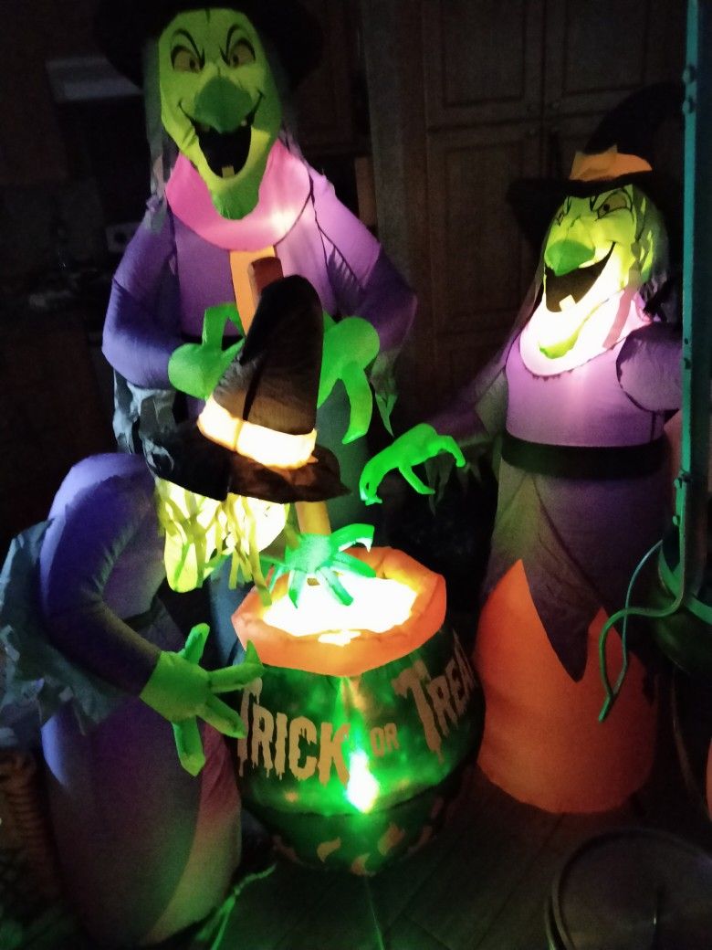 Halloween Lighted Decorations And More Selling Everything As a Package 