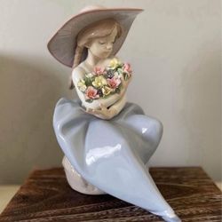 LLADRO Fragrant Bouquet Girl Figurine 