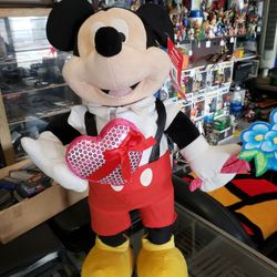 mickey mouse valentines greeter