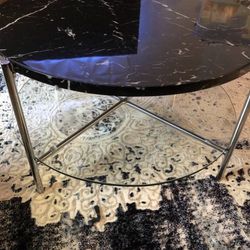 Beautiful Seyhan Coffee Table in Great Condition - Black Marble Top and Glass Storage Bottom