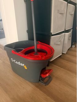 Spin mop with bucket