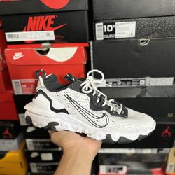 Nike React Vision Black/White size 9 VNDS