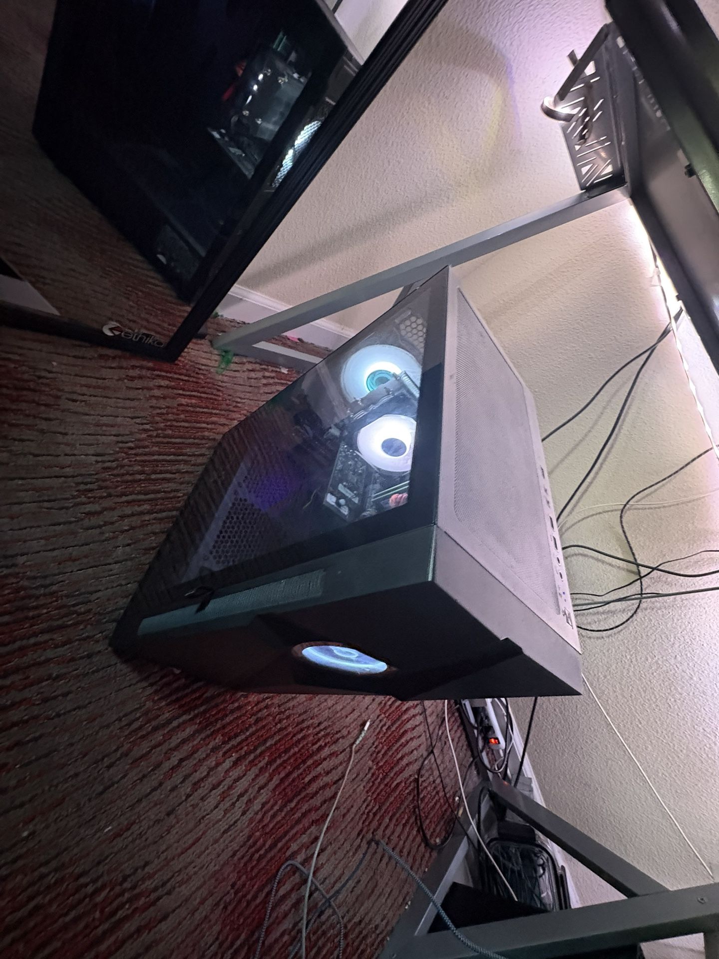 Gaming Pc Has Leds gpu Nivida GeForce Gtx 750 Cpu: Intel R Core Tm I5-3470 8 Gigs Of Ram Text Me For More Ty