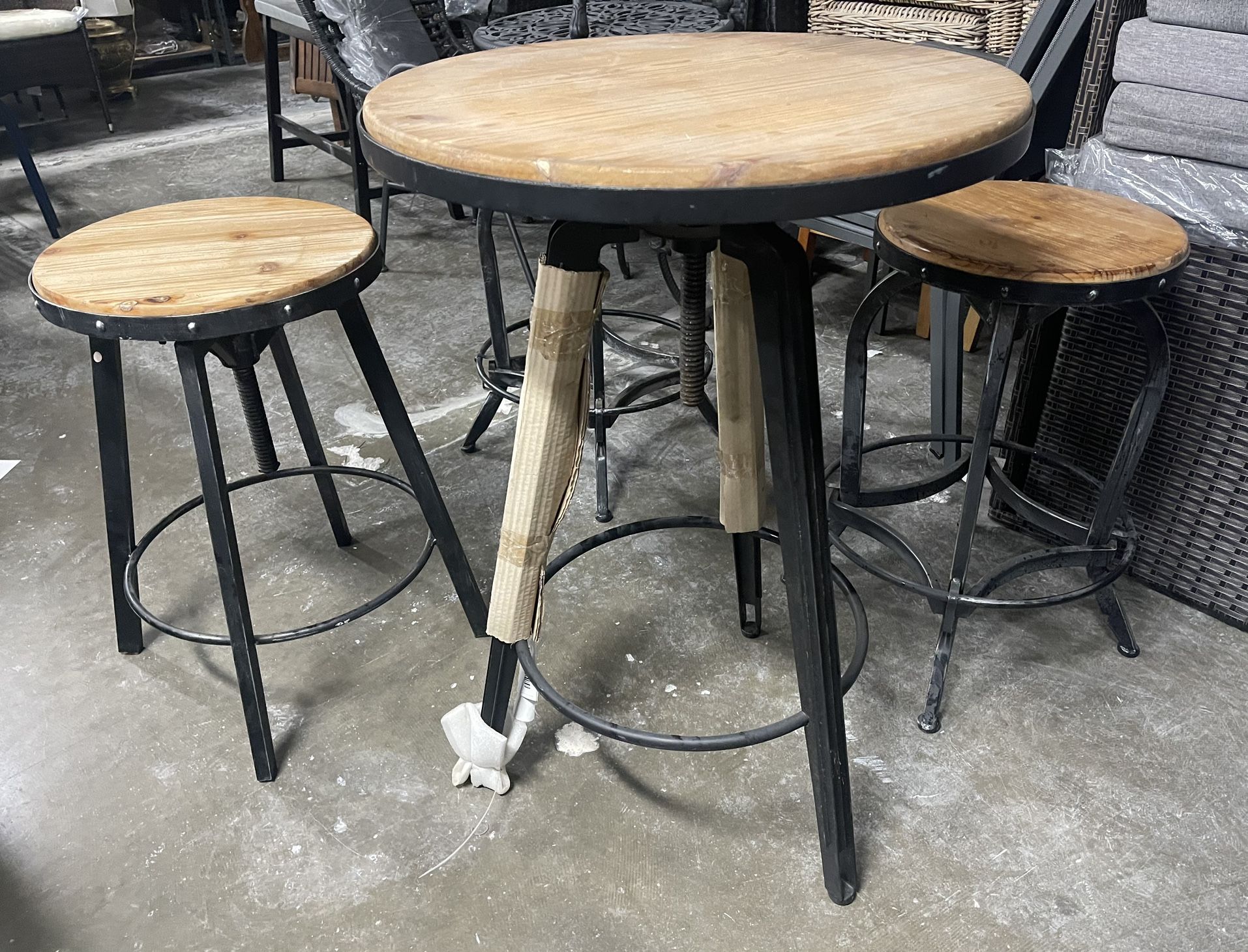 Brand New 4 Pieces Bar Stools