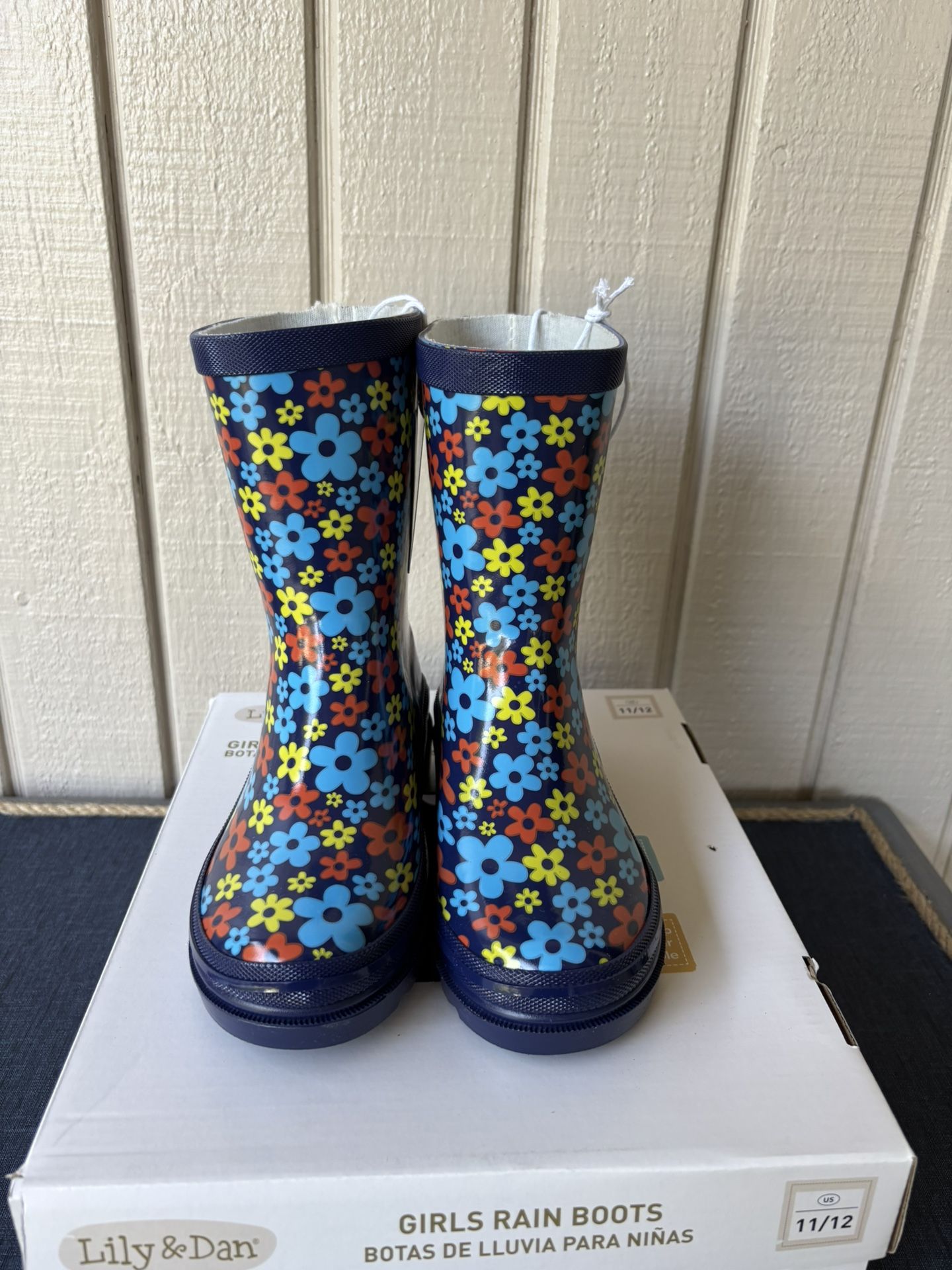 NWT Girls Size 11/12 Rain Boots