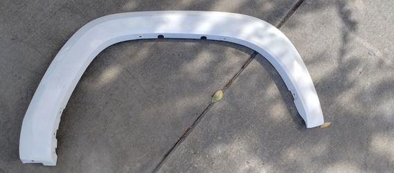 20/20 And Similar Years Toyota Tacoma Right Rear Bedside Quarter Panel Flare Brand New OEM White With Clips Never Installed 2020