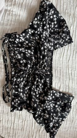 SHEIN Black and White Floral Crop Top