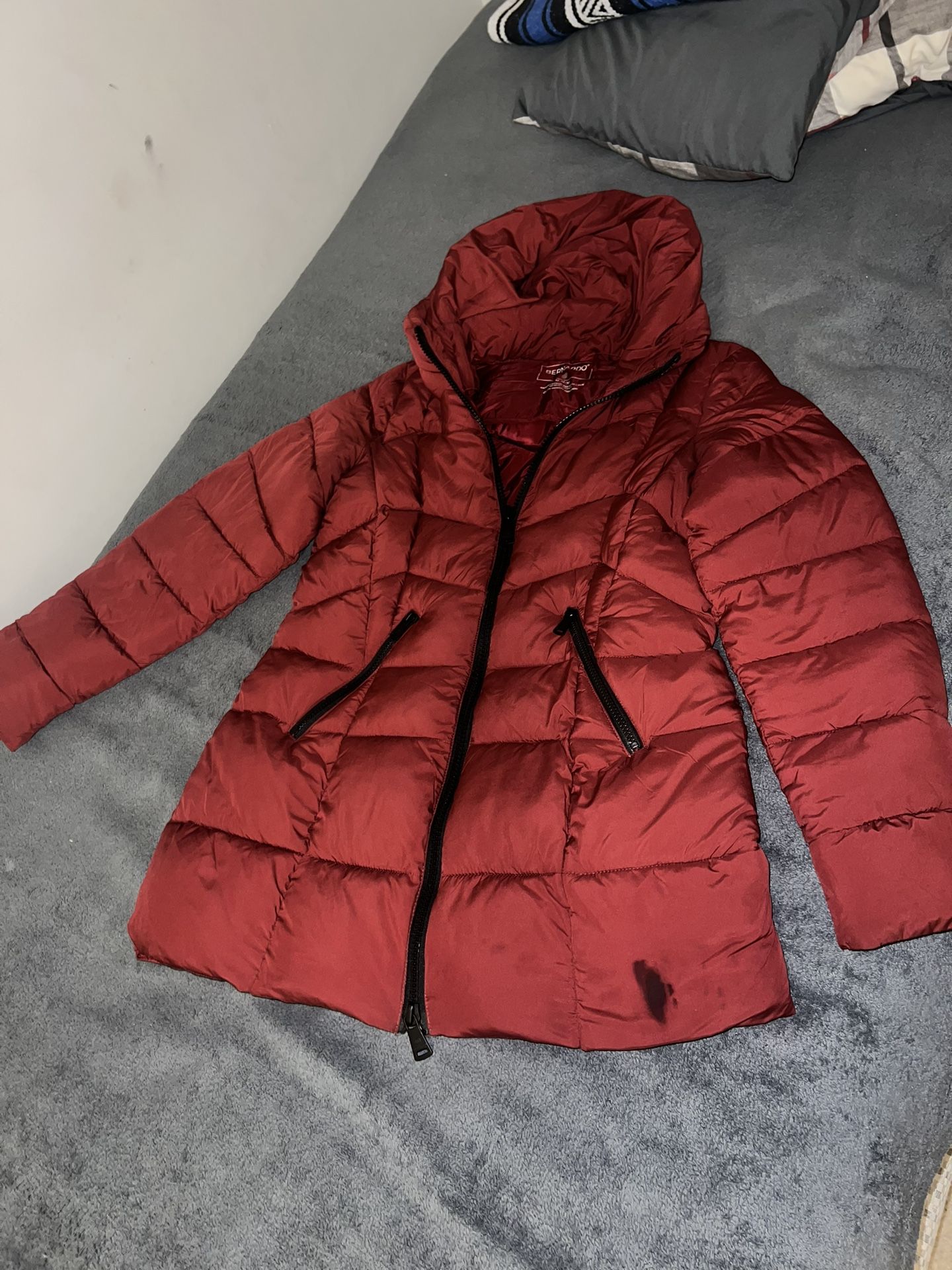 Brand new Red Bernardo Puffer Jacket Red Size M $90