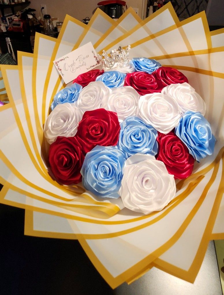 Everlasting Flowers 💐  And Graduation Caps