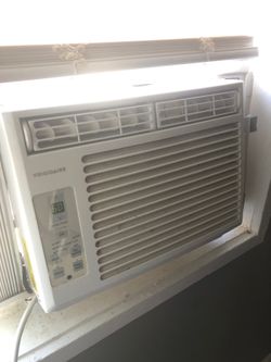 Moving sale ac needs to go today