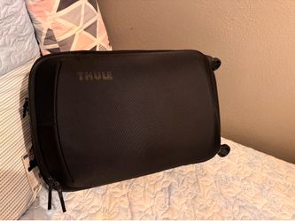 Thule subterra 2 checked spinner 65 L totally new in modesto