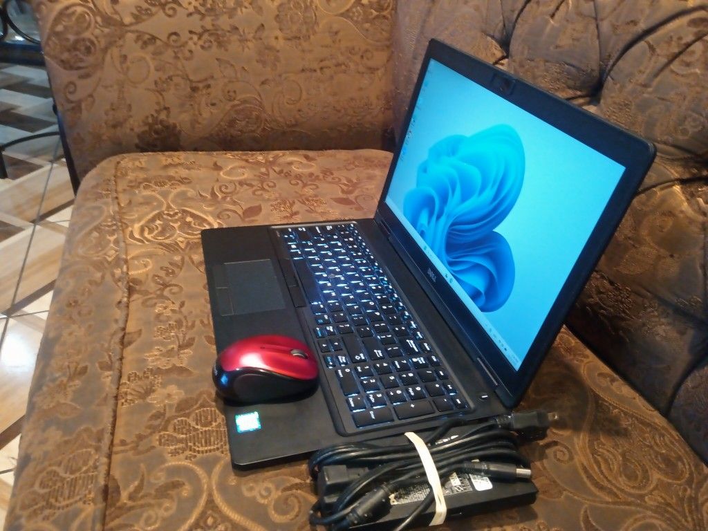 Laptop Dell Latitude 5580-core i5-8gb Ram-128gb HD SSD Solid Go-od For Stud-ents.