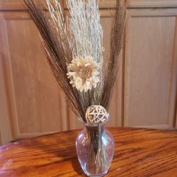 Decor. Vase. $10