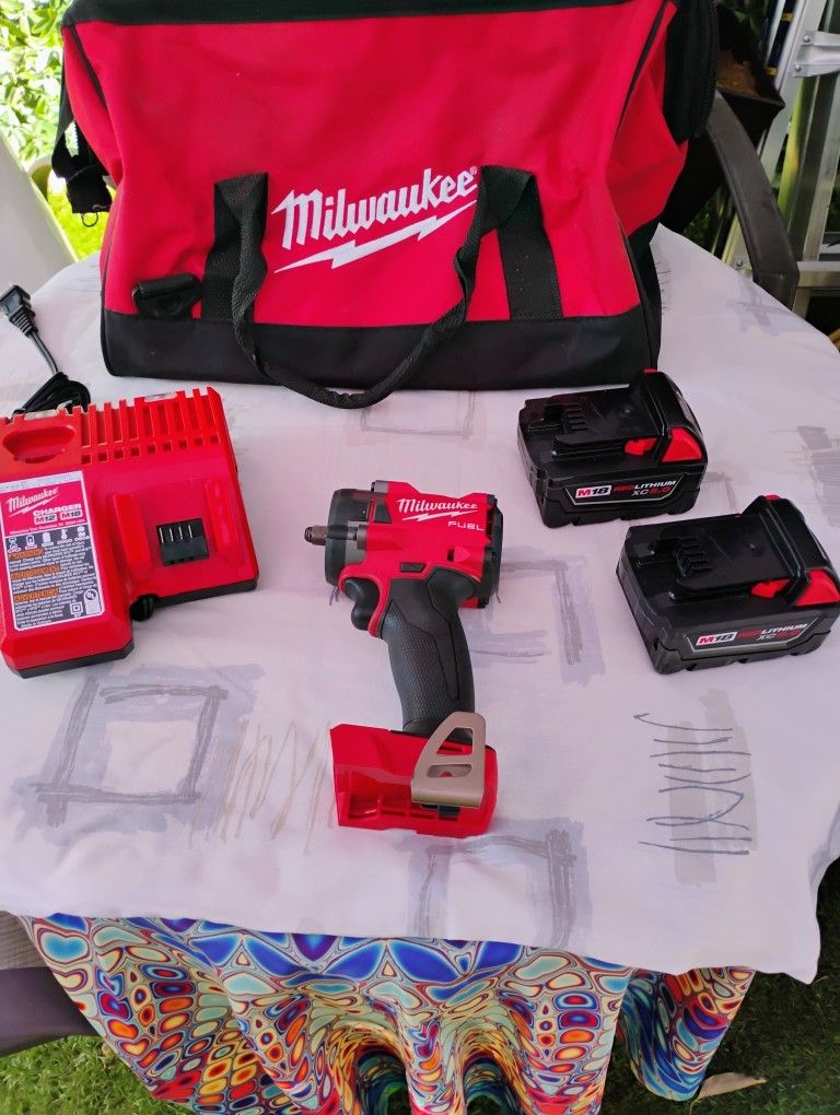 Milwaukee 3/8 compact Impact Wrench