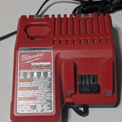 Milwaukee M12 M18 Multi-Voltage Battery Charger 48-59-1812 Power Tool Red

